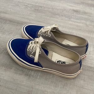 Vans Originals Authentic size 8 wms
